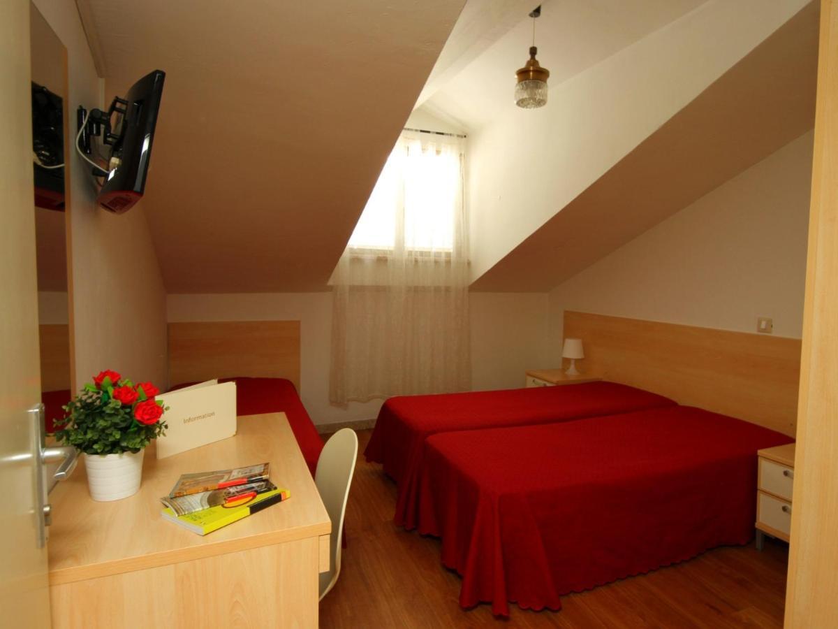 Villa Lauda B&B Римини Экстерьер фото
