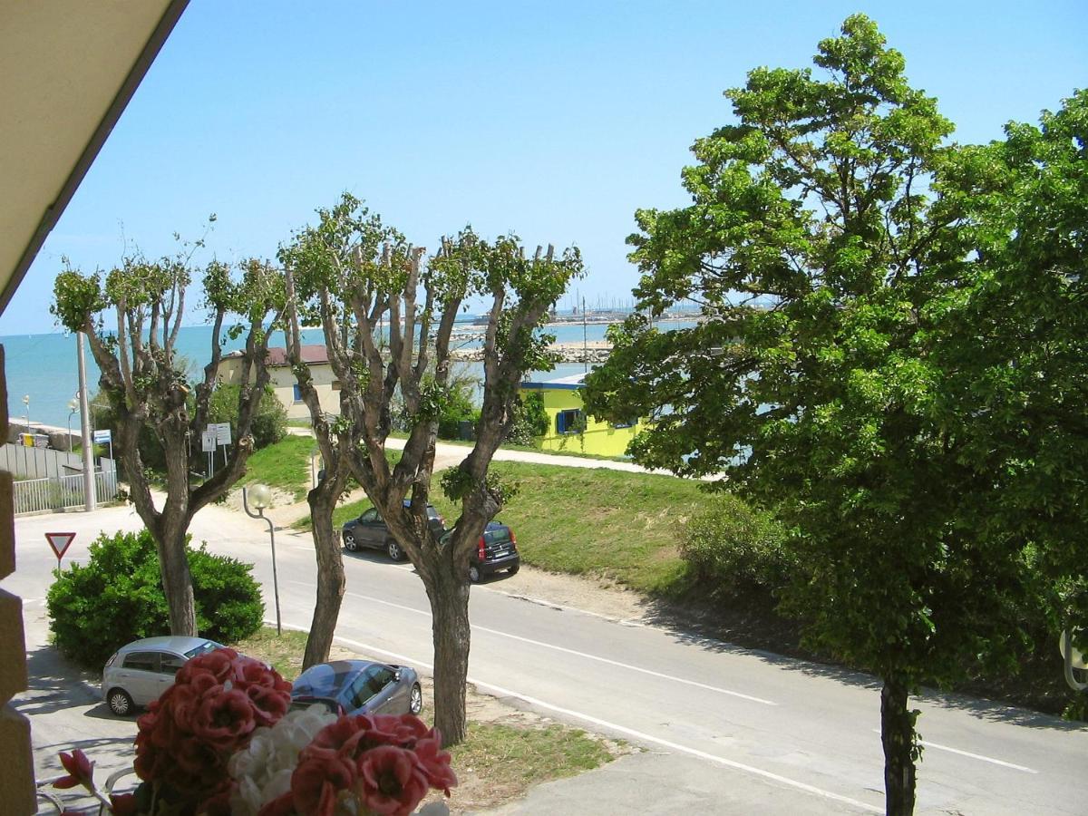 Villa Lauda B&B Римини Экстерьер фото
