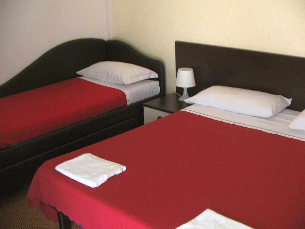 Villa Lauda B&B Римини Номер фото