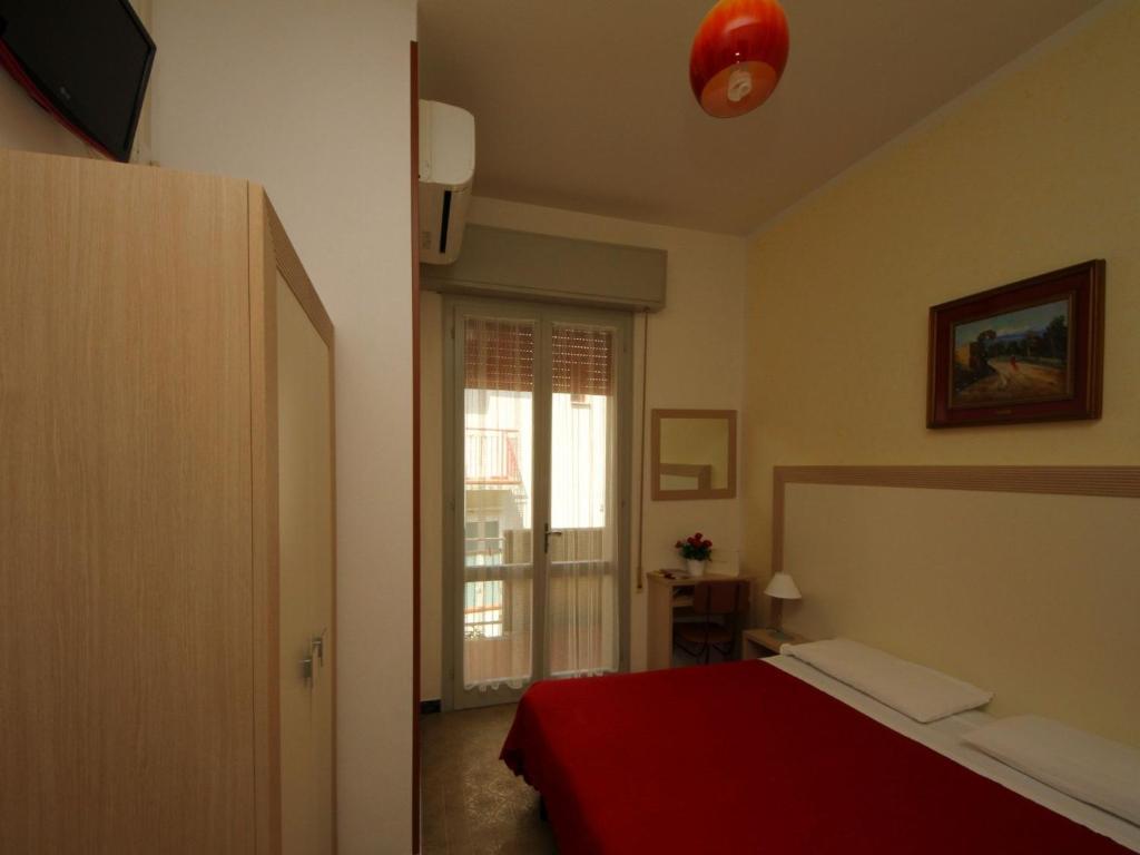 Villa Lauda B&B Римини Номер фото