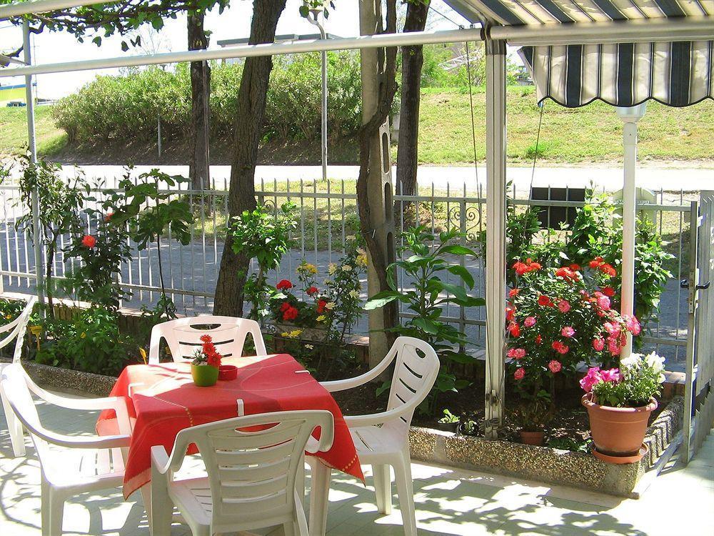 Villa Lauda B&B Римини Экстерьер фото