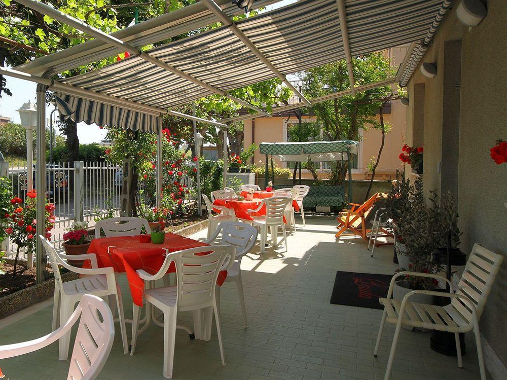 Villa Lauda B&B Римини Экстерьер фото