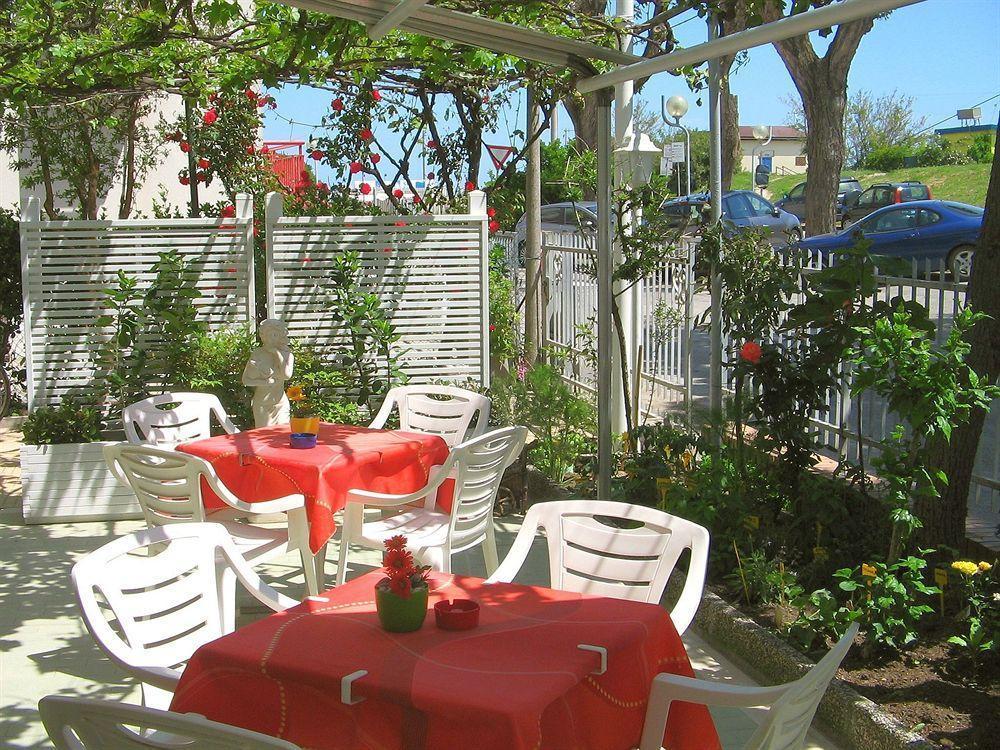 Villa Lauda B&B Римини Экстерьер фото