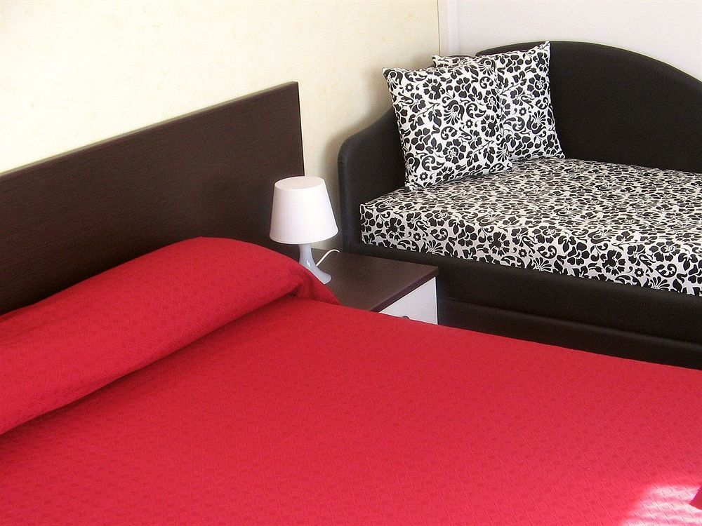 Villa Lauda B&B Римини Экстерьер фото