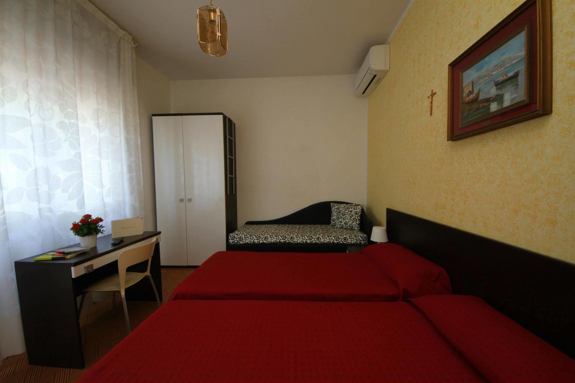 Villa Lauda B&B Римини Экстерьер фото