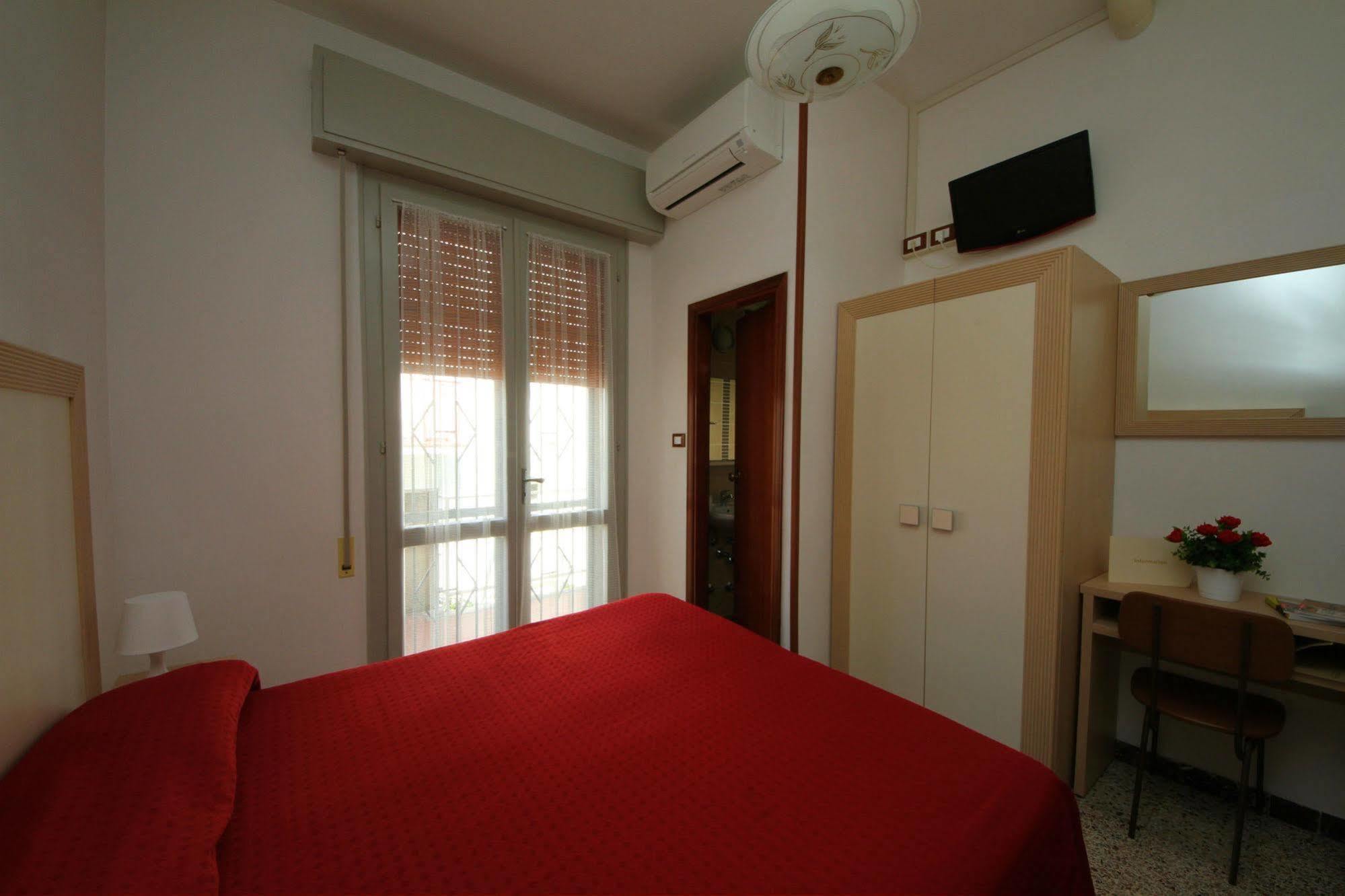Villa Lauda B&B Римини Экстерьер фото