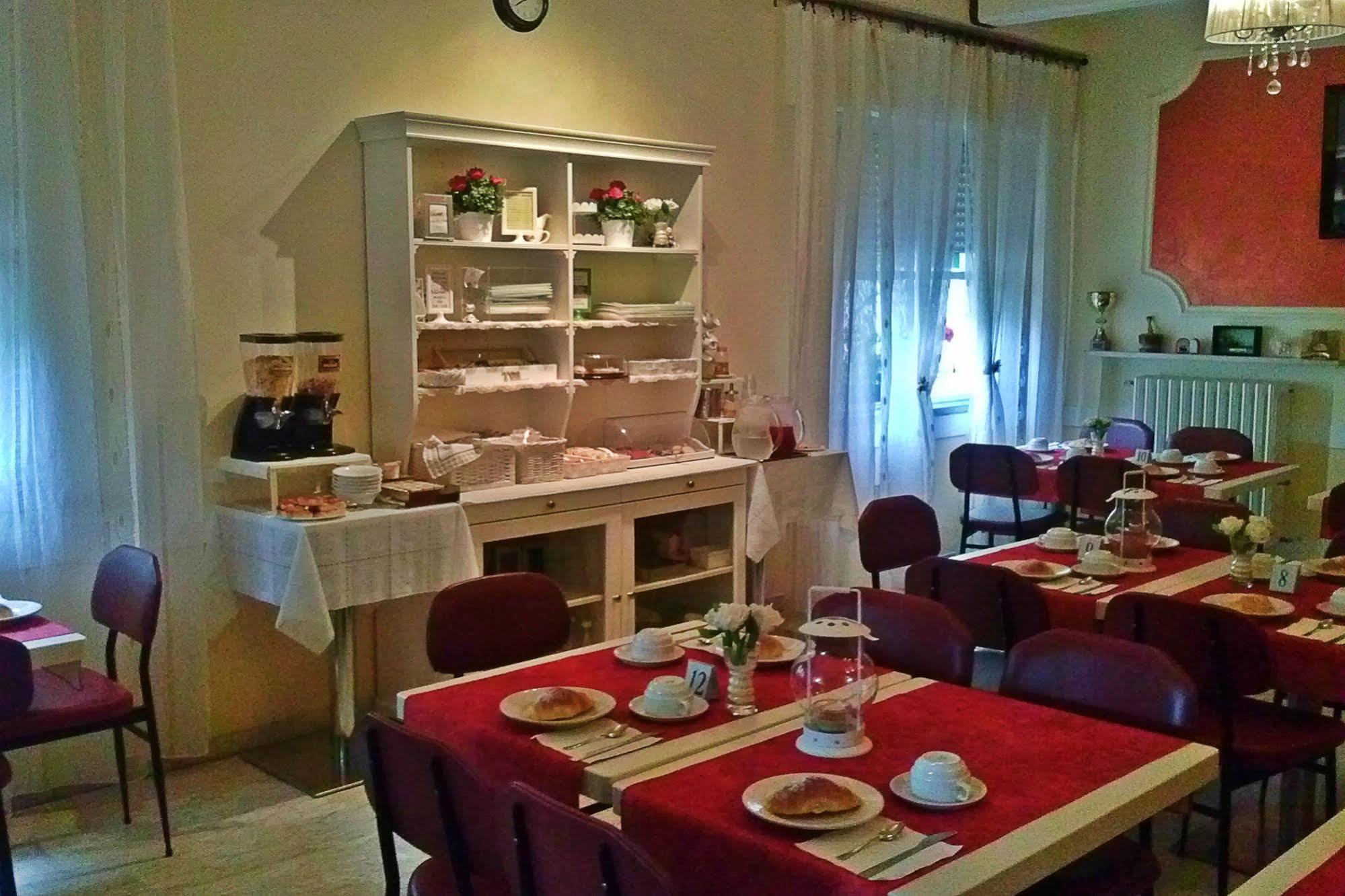 Villa Lauda B&B Римини Экстерьер фото
