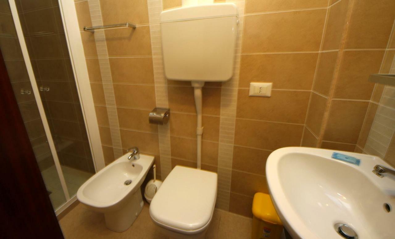 Villa Lauda B&B Римини Экстерьер фото